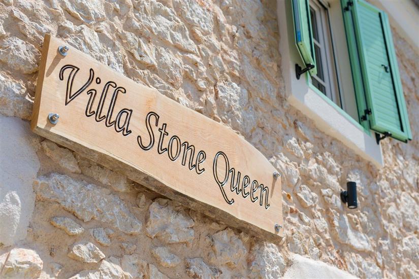 Villa Stone Queen