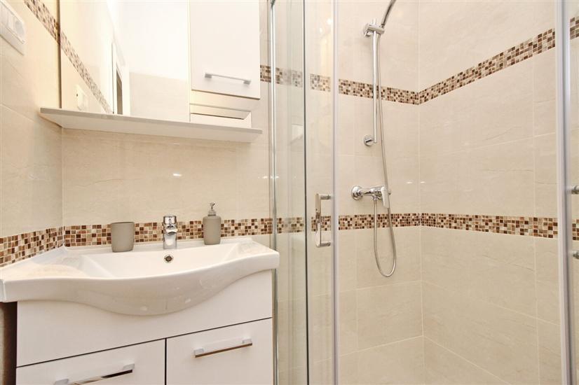 Apartment A7, for 6 persons