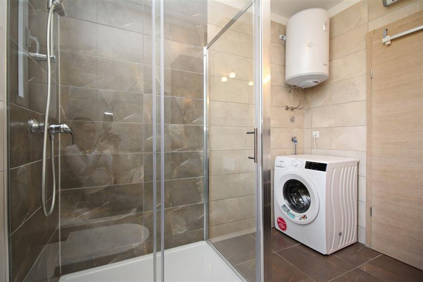 Apartment A4, for 6 persons