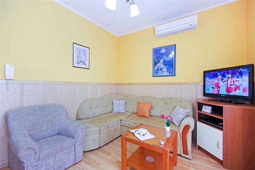 Apartment A1, for 5 persons