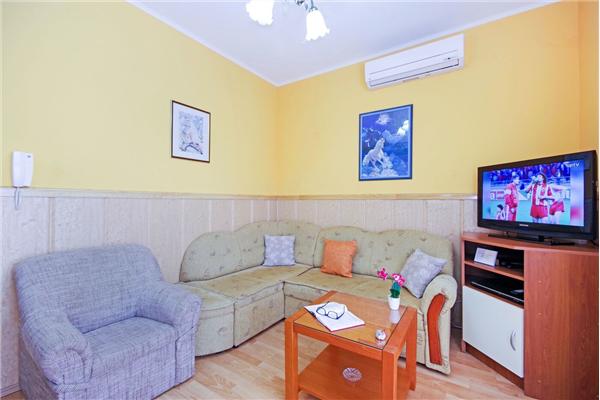 Apartment A1, for 5 persons