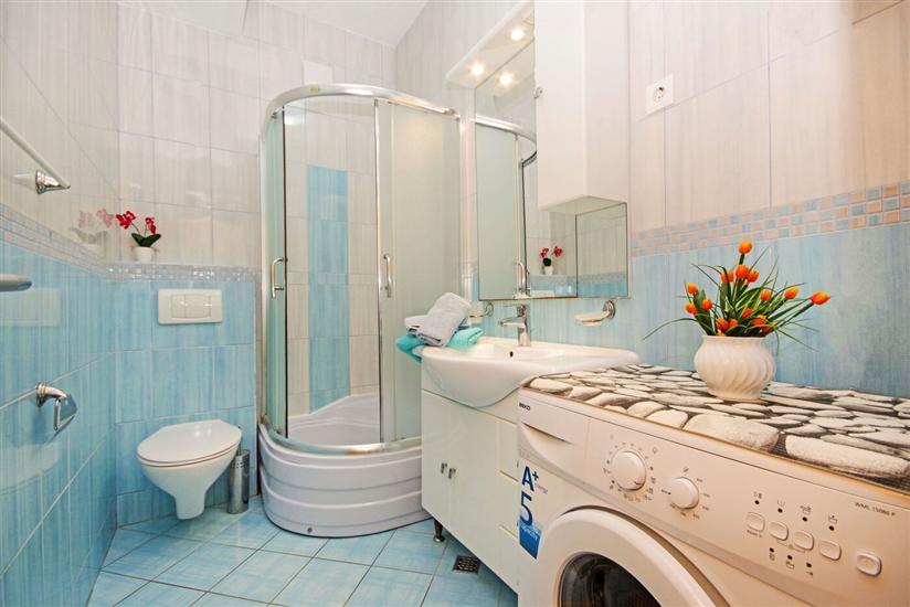 Apartment A1, for 5 persons