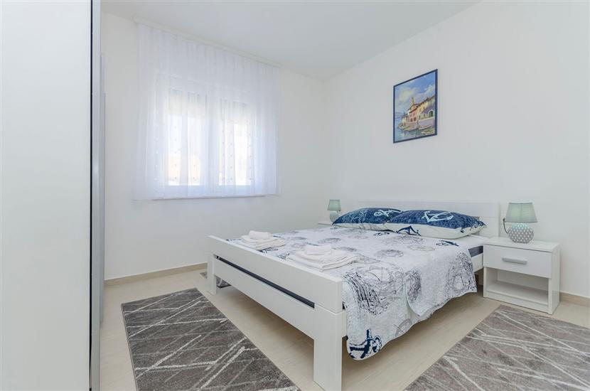 Apartment A1, for 5 persons