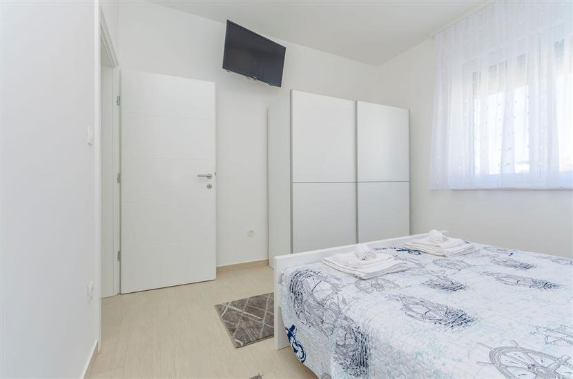 Apartment A1, for 5 persons