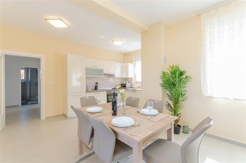 Apartment A1, for 5 persons