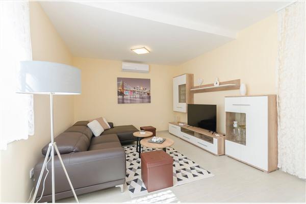Apartment A1, for 5 persons