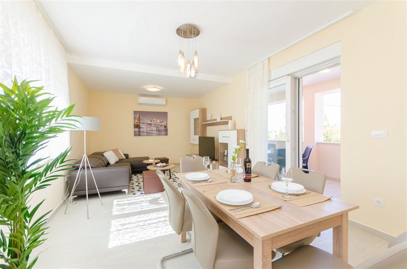 Apartment A1, for 5 persons