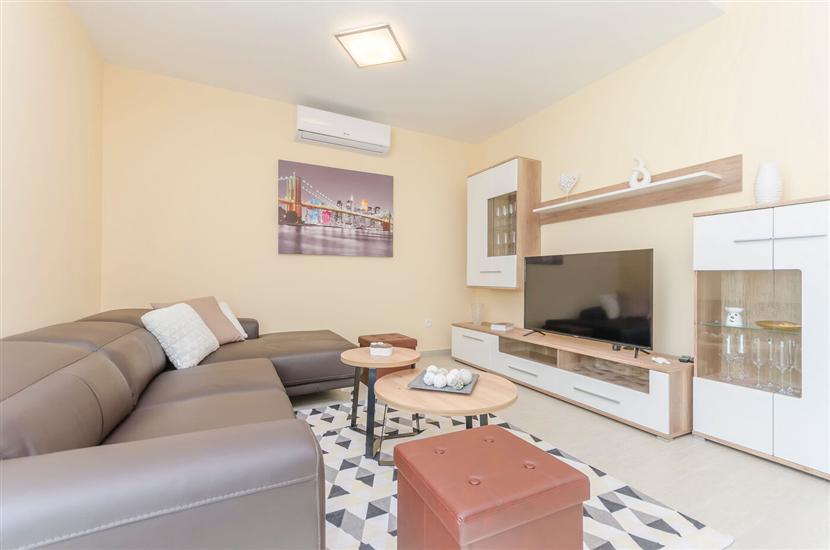Apartment A1, for 5 persons