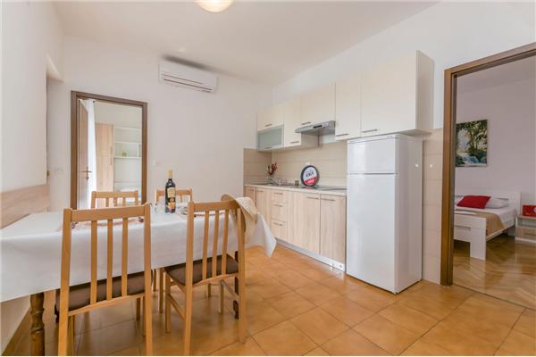 Apartment A6, for 6 persons