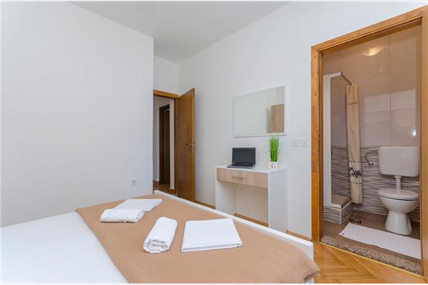 Apartment A6, for 6 persons