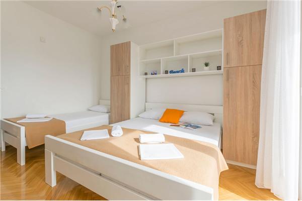 Apartment A7, for 6 persons