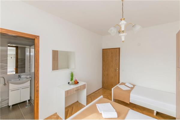 Apartment A7, for 6 persons