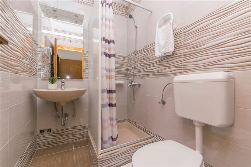 Apartment A7, for 6 persons