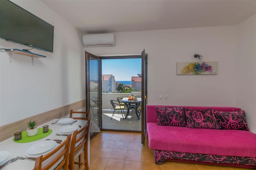 Apartment A7, for 6 persons