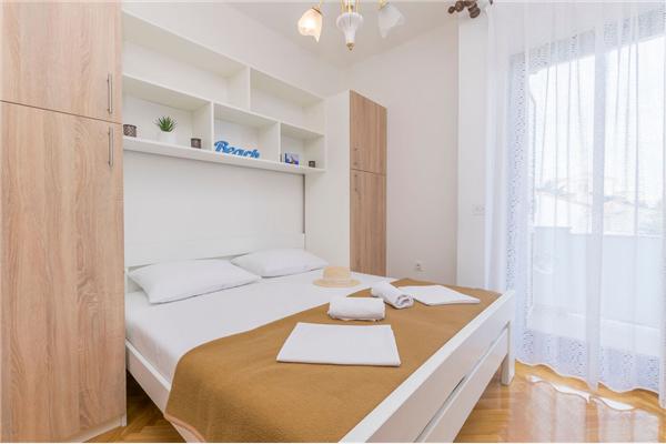 Apartment A8, for 6 persons