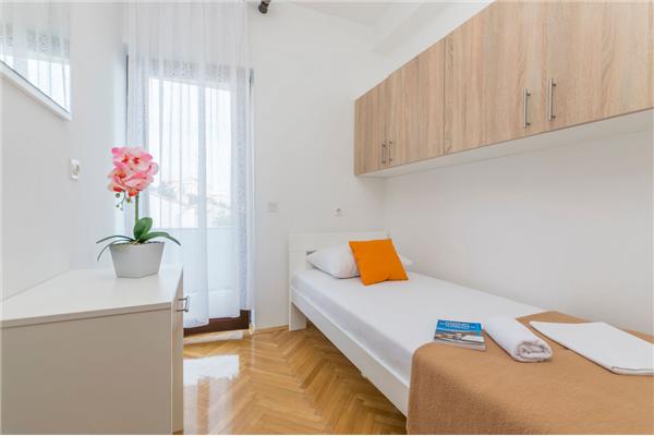 Apartment A8, for 6 persons
