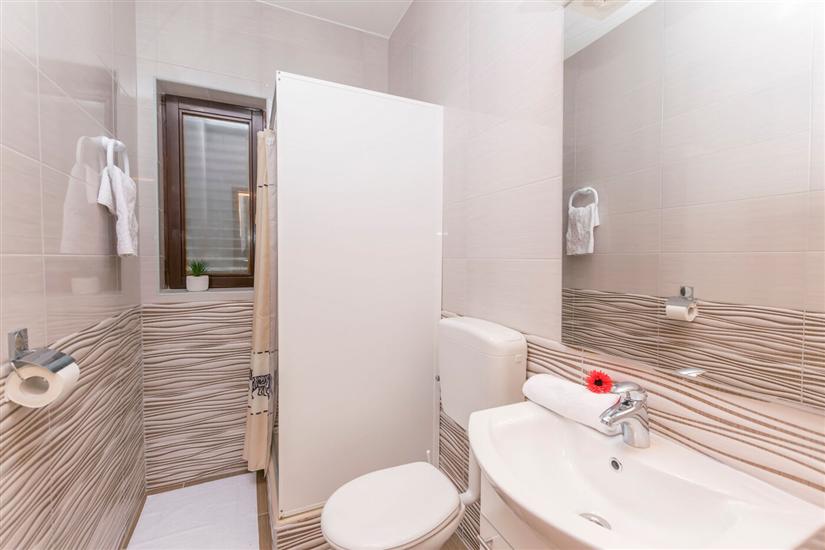 Apartment A8, for 6 persons