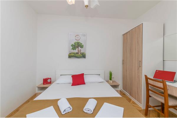 Apartment A8, for 6 persons