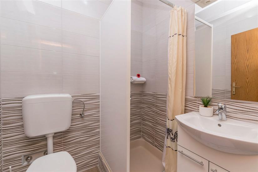 Apartment A8, for 6 persons