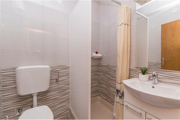 Apartment A8, for 6 persons