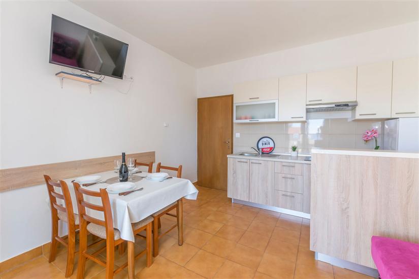 Apartment A8, for 6 persons