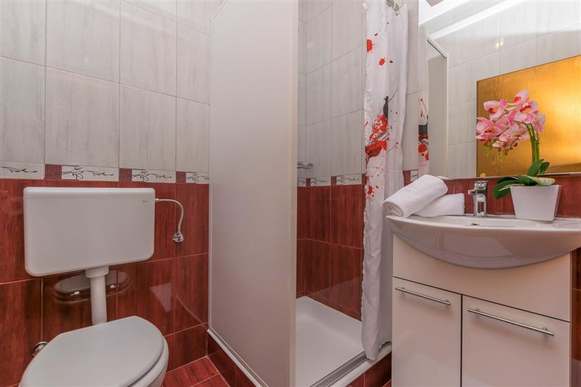 Apartment A9, for 6 persons