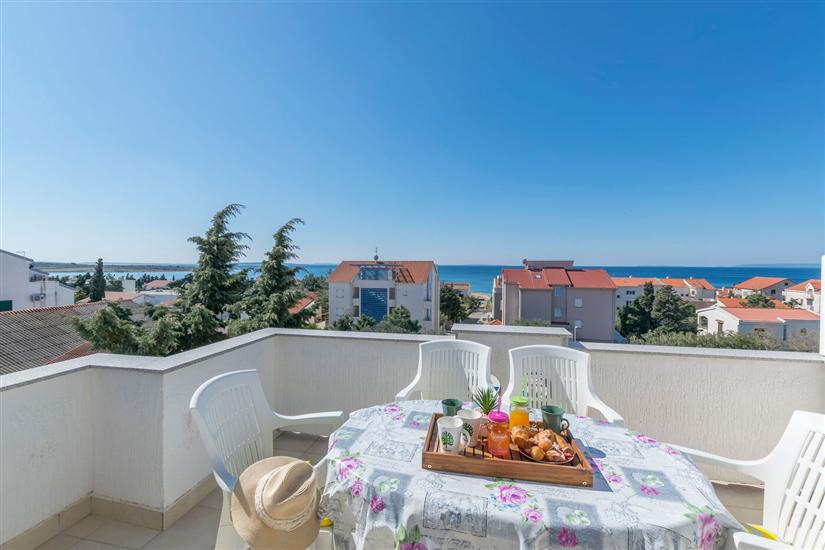 Apartment A9, for 6 persons