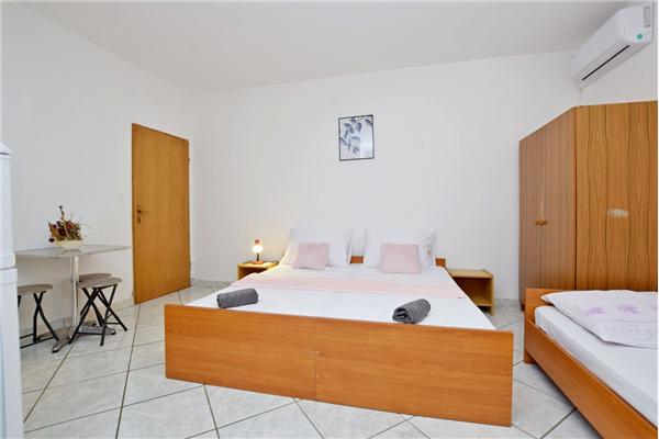 Apartment A4, for 4 persons