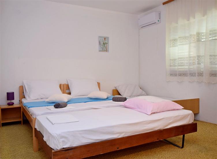 Room S2, for 4 persons