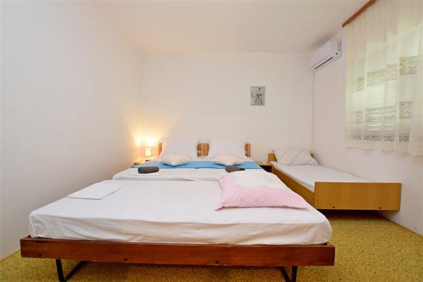 Room S2, for 4 persons