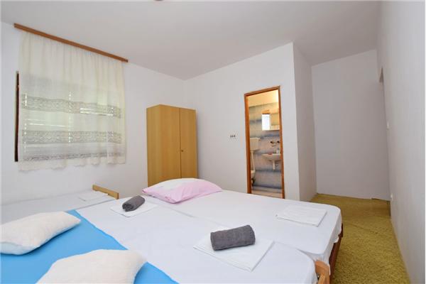 Room S2, for 4 persons