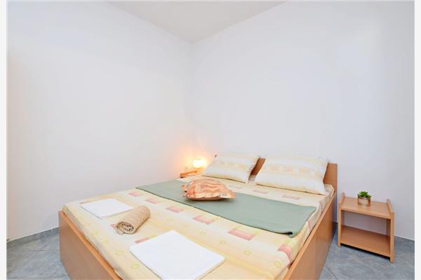 Room S3, for 3 persons