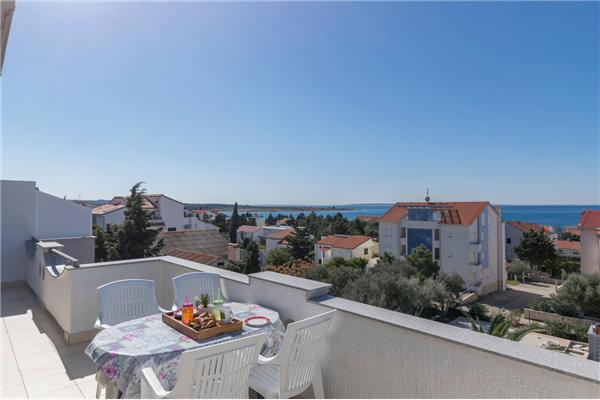 Apartment A10, for 6 persons