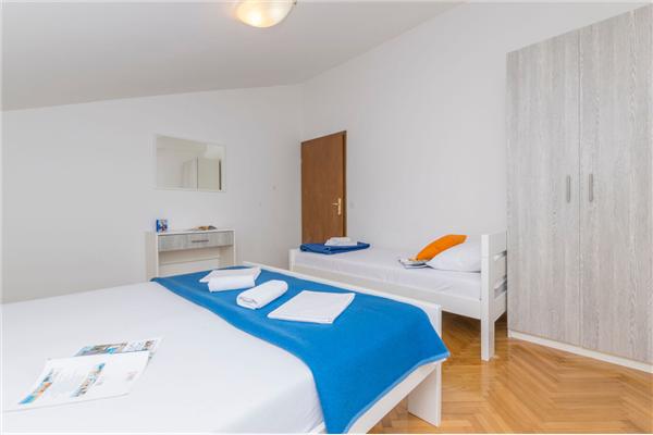 Apartment A11, for 5 persons