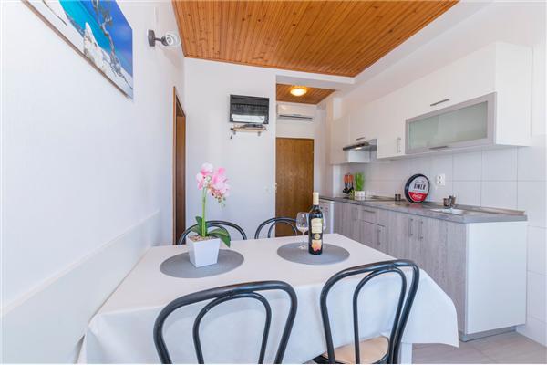 Apartment A11, for 5 persons