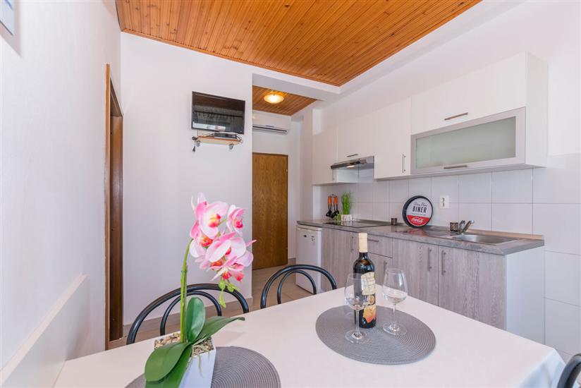 Apartment A11, for 5 persons