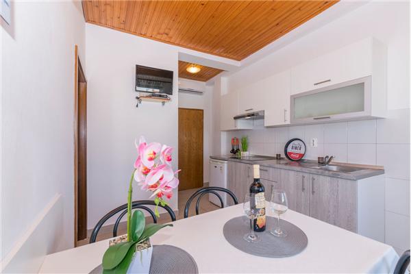 Apartment A11, for 5 persons