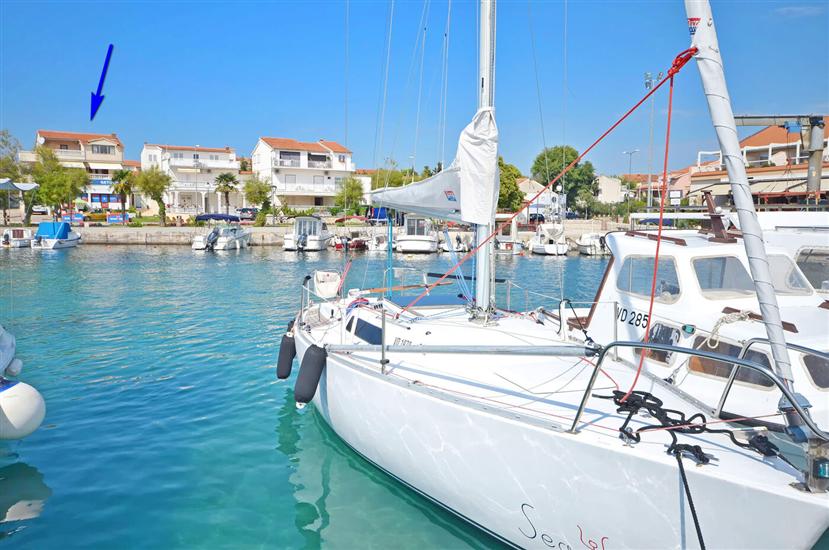 Apartment and Rooms Artina