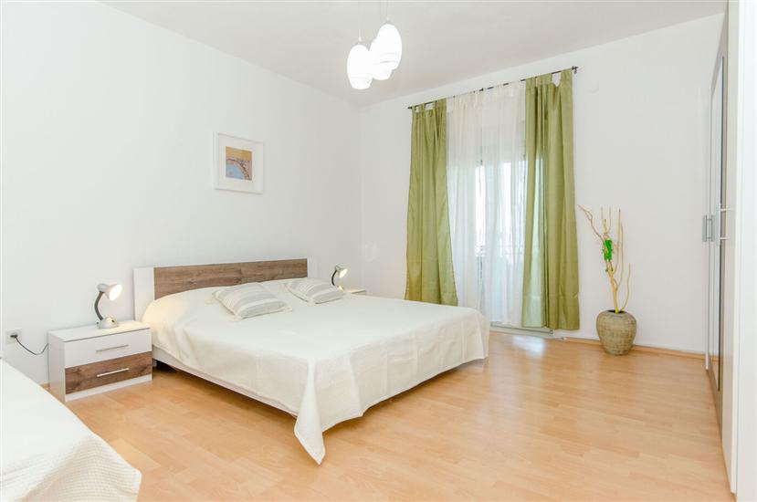 Apartment A1, for 5 persons