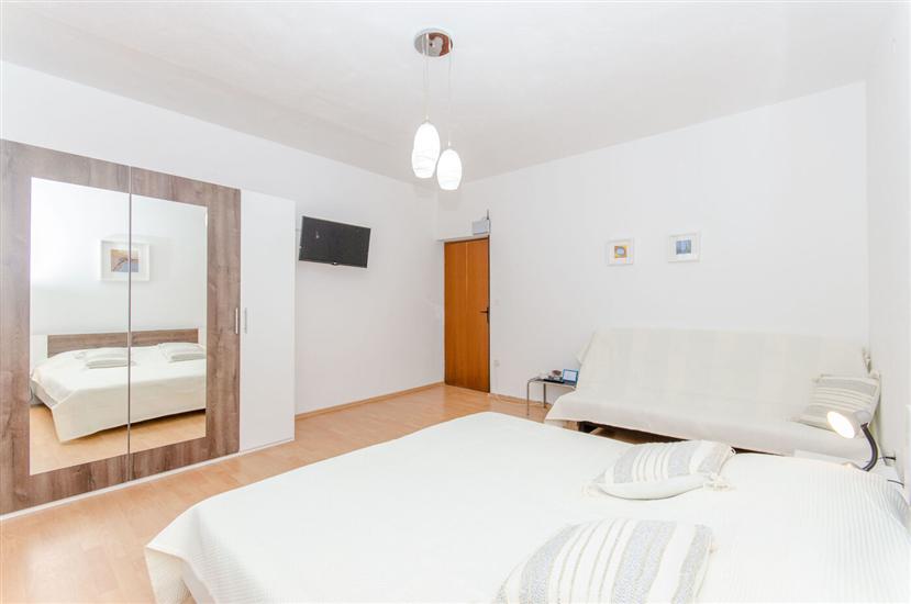 Apartment A1, for 5 persons