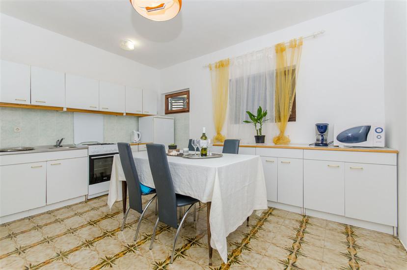 Apartment A1, for 5 persons