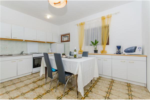 Apartment A1, for 5 persons