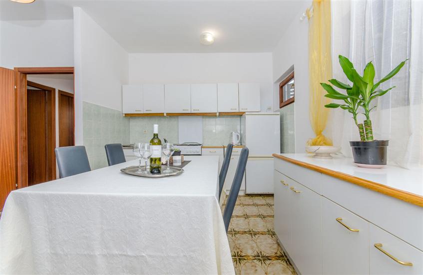 Apartment A1, for 5 persons