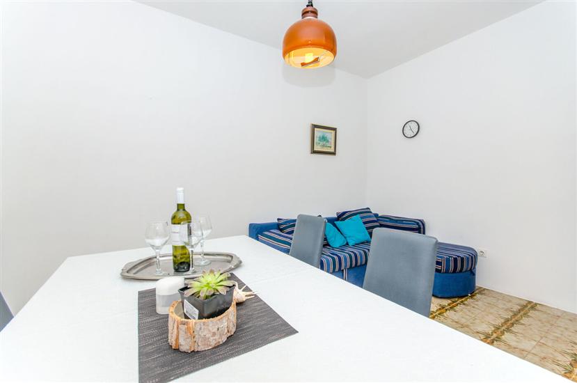 Apartment A1, for 5 persons