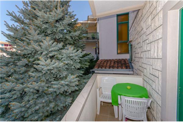 Room S1, for 2 persons