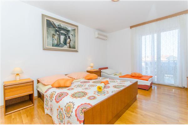 Apartment A2, for 7 persons