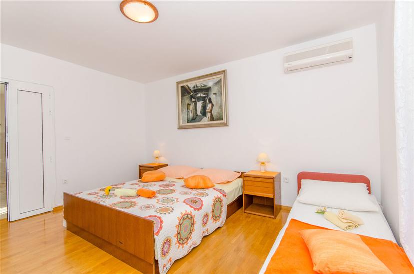 Apartment A2, for 7 persons