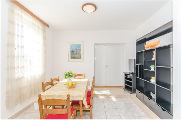 Apartment A2, for 7 persons
