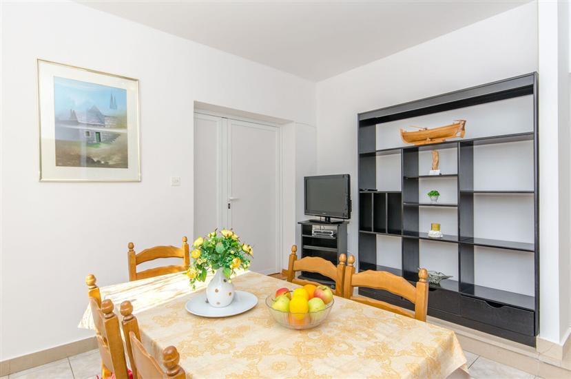 Apartment A2, for 7 persons