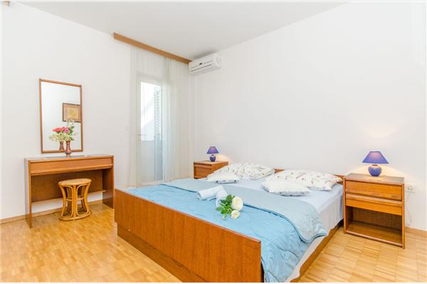 Apartment A2, for 7 persons